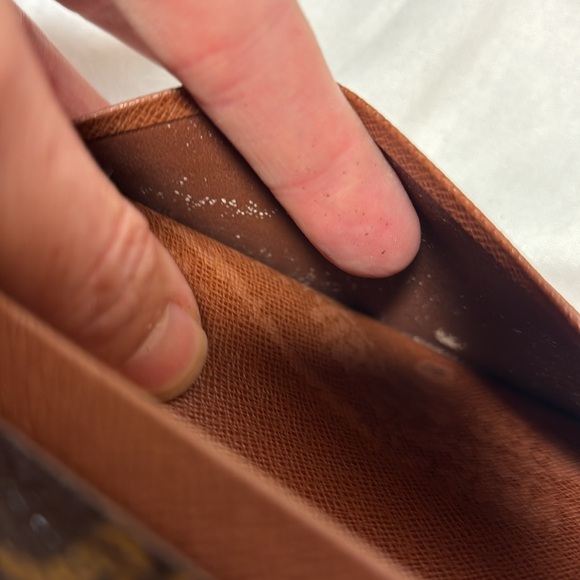 Louis Vuitton Wallett - Inside has some peeling please see photos - Picture 8 of 15